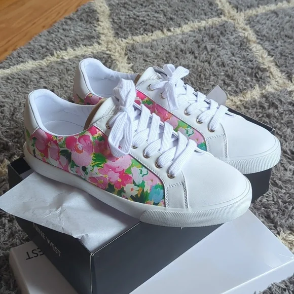 NIB Nine West Medium Pink 660 Floral Print Sneaker Size Women's 9.5 - Picture 3 of 4